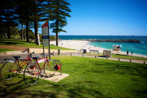 Cottesloe Artist's Beach Retreat - Accommodation Nelson Bay 15