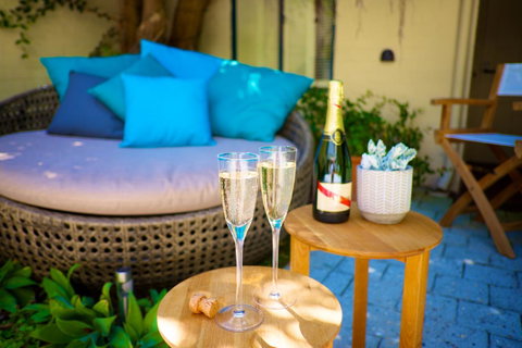 Cottesloe Artist's Beach Retreat - Accommodation Nelson Bay 29