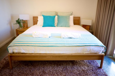 Cottesloe Artist's Beach Retreat - Accommodation Nelson Bay 9