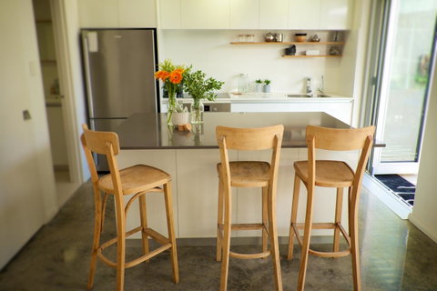 Cottesloe Artist's Beach Retreat - Accommodation Nelson Bay 30