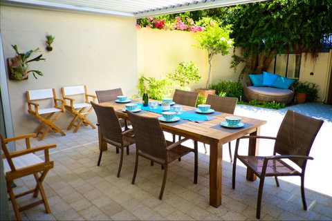 Cottesloe Artist's Beach Retreat - Accommodation Nelson Bay 2