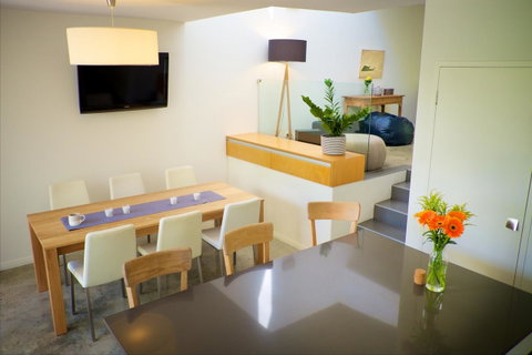 Cottesloe Artist's Beach Retreat - Accommodation Nelson Bay 12