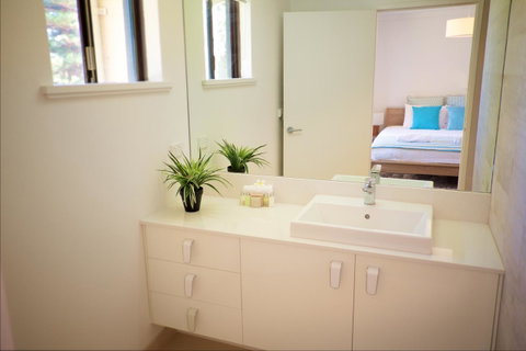 Cottesloe Artist's Beach Retreat - Accommodation Nelson Bay 20