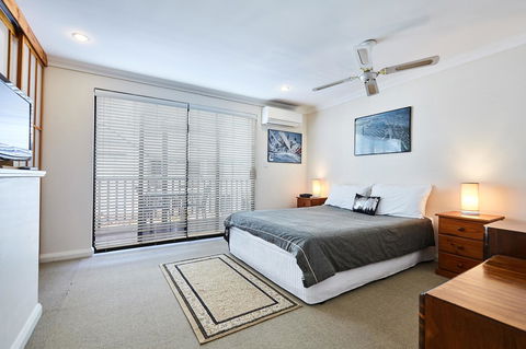 Fremantle Townhouse U/5 - Nelsons Bay Accommodation 8