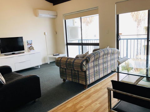 Seashore Memories - Sleeps 3 - Accommodation Nelson Bay 3