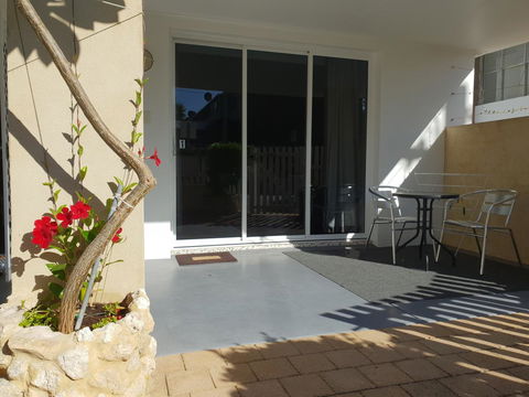 Stirling Apartments - Studio 1 - Nelsons Bay Accommodation 7