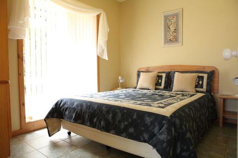 Riverside Retreat Chalets, Walpole - Nelsons Bay Accommodation 7