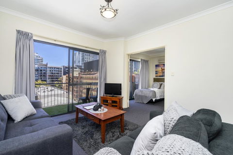 Oversized Eastend Sleeps 6 Free PARKING+POOL WIFI - Accommodation Nelson Bay 0