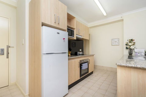Oversized Eastend Sleeps 6 Free PARKING+POOL WIFI - Accommodation Nelson Bay 17