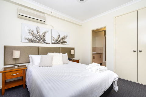 Oversized Eastend Sleeps 6 Free PARKING+POOL WIFI - Accommodation Nelson Bay 18