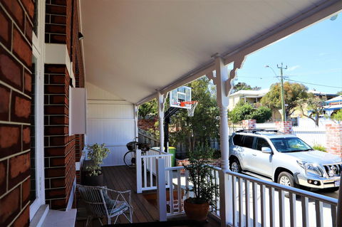 Fremantle Heritage Home For You To Enjoy! - Nelsons Bay Accommodation 6
