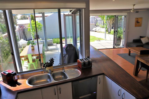 Fremantle Heritage Home For You To Enjoy! - Nelsons Bay Accommodation 7