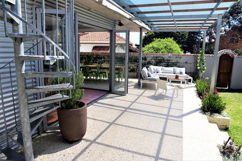 Fremantle Heritage Home For You To Enjoy! - Nelsons Bay Accommodation 10