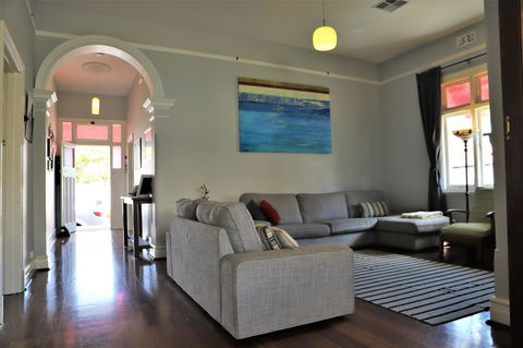 Fremantle Heritage Home For You To Enjoy! - Nelsons Bay Accommodation 21