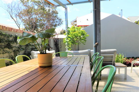 Fremantle Heritage Home For You To Enjoy! - Nelsons Bay Accommodation 5