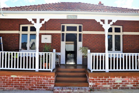 Fremantle Heritage Home For You To Enjoy! - Nelsons Bay Accommodation 16