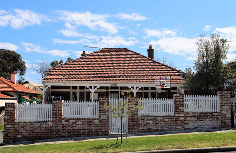 Fremantle Heritage Home For You To Enjoy! - Nelsons Bay Accommodation 0