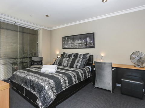 New York On King - Accommodation Nelson Bay 18