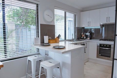 Mindarie Retreat - Nelsons Bay Accommodation 3