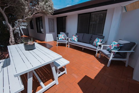 Mindarie Retreat - Nelsons Bay Accommodation 11