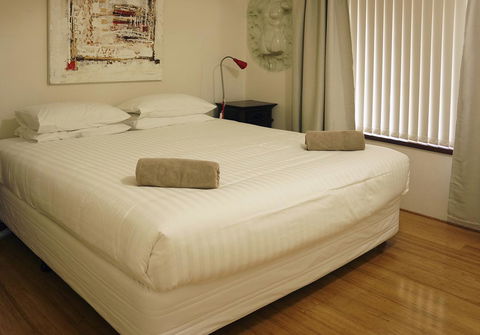 Suffolk House - Nelsons Bay Accommodation 12