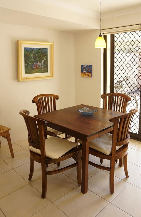 Suffolk House - Nelsons Bay Accommodation 8