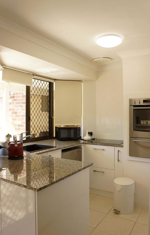 Suffolk House - Nelsons Bay Accommodation 9