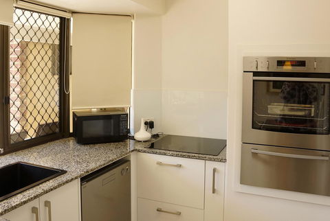 Suffolk House - Nelsons Bay Accommodation 10