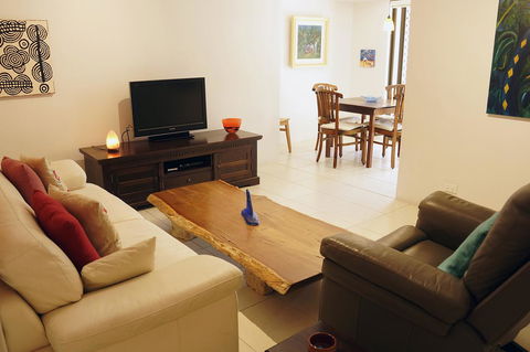 Suffolk House - Nelsons Bay Accommodation 7