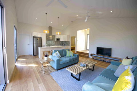 Sunny Blinco Street House - Nelsons Bay Accommodation 2