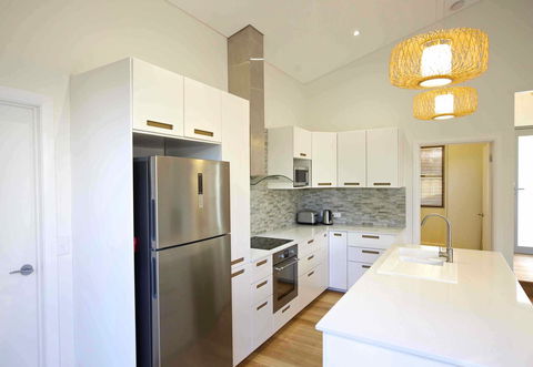 Sunny Blinco Street House - Nelsons Bay Accommodation 5
