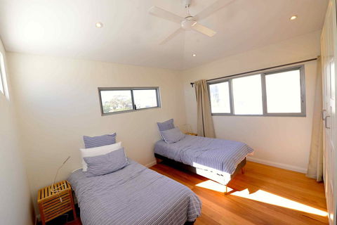 Sunny Blinco Street House - Nelsons Bay Accommodation 10