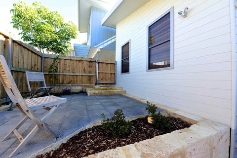 Sunny Blinco Street House - Nelsons Bay Accommodation 12
