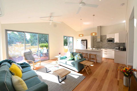 Sunny Blinco Street House - Nelsons Bay Accommodation 0