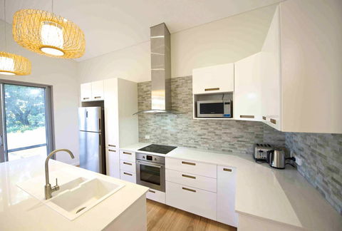 Sunny Blinco Street House - Nelsons Bay Accommodation 6
