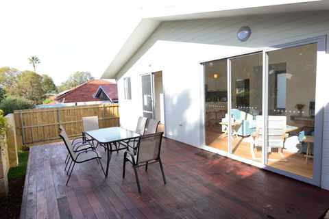 Sunny Blinco Street House - Nelsons Bay Accommodation 11