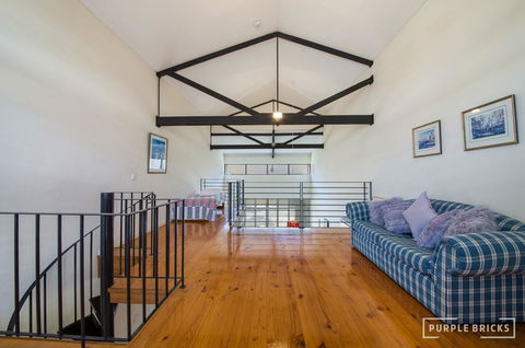 Spacious Central Townhouse - Nelsons Bay Accommodation 4