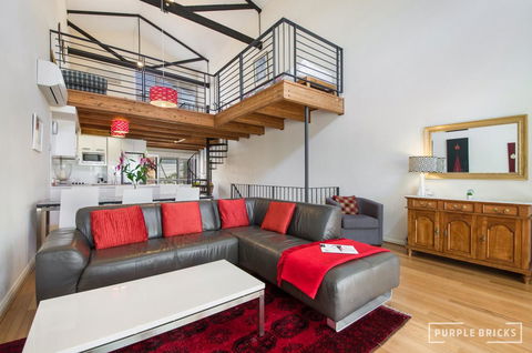 Spacious Central Townhouse - Nelsons Bay Accommodation 2