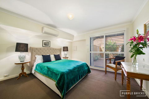 Spacious Central Townhouse - Nelsons Bay Accommodation 7