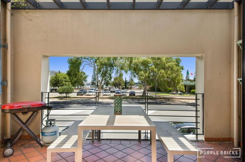 Spacious Central Townhouse - Nelsons Bay Accommodation 9