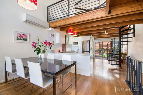 Spacious Central Townhouse - Nelsons Bay Accommodation 0