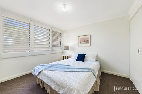 Spacious Central Townhouse - Nelsons Bay Accommodation 8