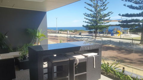 Mandurah Beach Front Apartment - Accommodation Nelson Bay 0