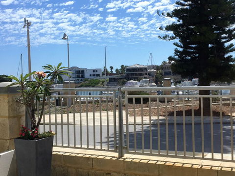 Studio Style Mindarie Marina - Nelsons Bay Accommodation 1