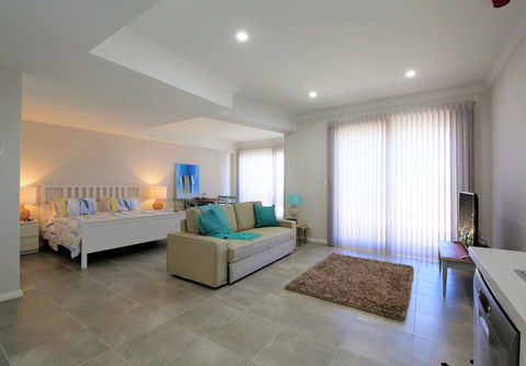 Studio Style Mindarie Marina - Nelsons Bay Accommodation 4