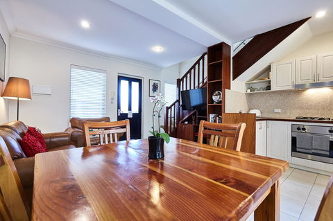 Fremantle Townhouse Unit 6 - Nelsons Bay Accommodation 0