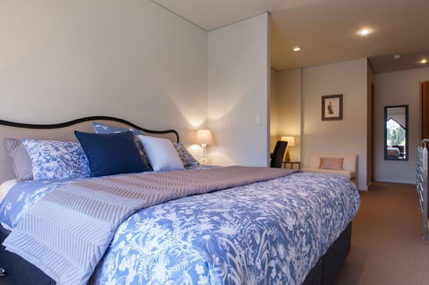 Cloisters - Nelsons Bay Accommodation 10