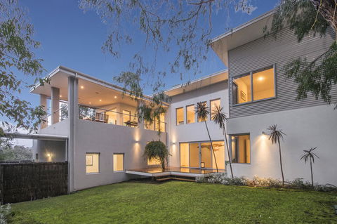 Calm Waters - Accommodation Nelson Bay 0