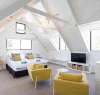 Monument Hill Townhouse - Fremantle - Accommodation Nelson Bay