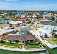 LA ANCHOR ON THE CANALS MANDURAH - Accommodation Nelson Bay
